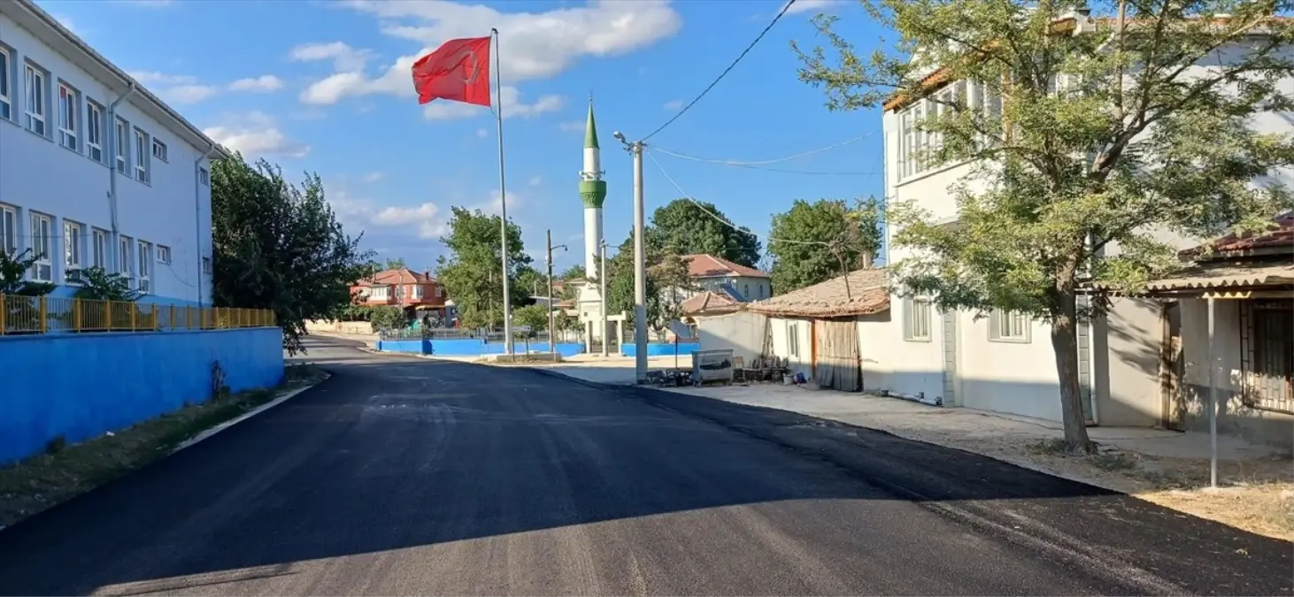 Edirne’de Köy Yollarına Sıcak Asfalt