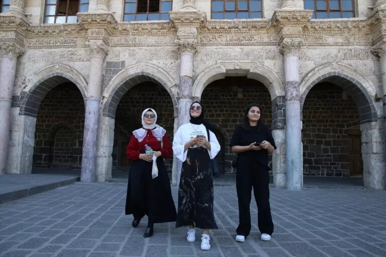 gencler diyarbakirda tatil yapiyor MH3zVGFt
