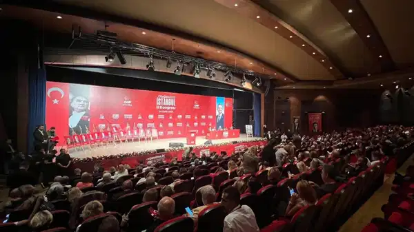 ozgur ozelden chp istanbul kongresine mesaj LZsN87OT