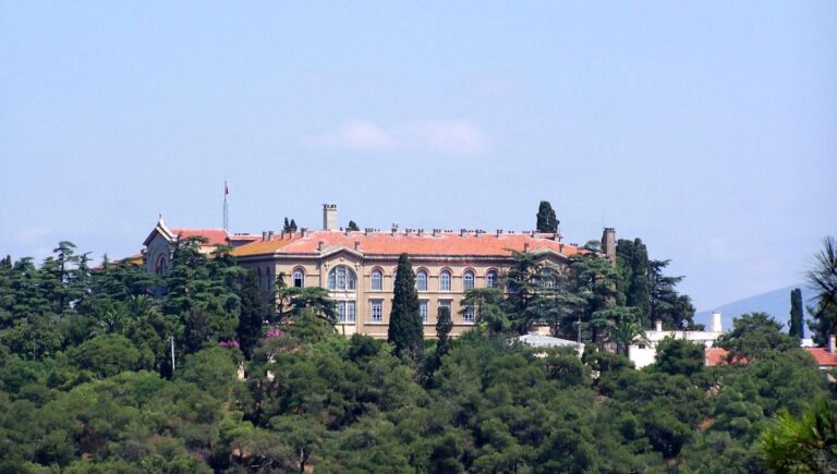 yarim asiri asan kordugum heybedeliada ruhban okulu yeniden acilacak mi l1BhOA5v