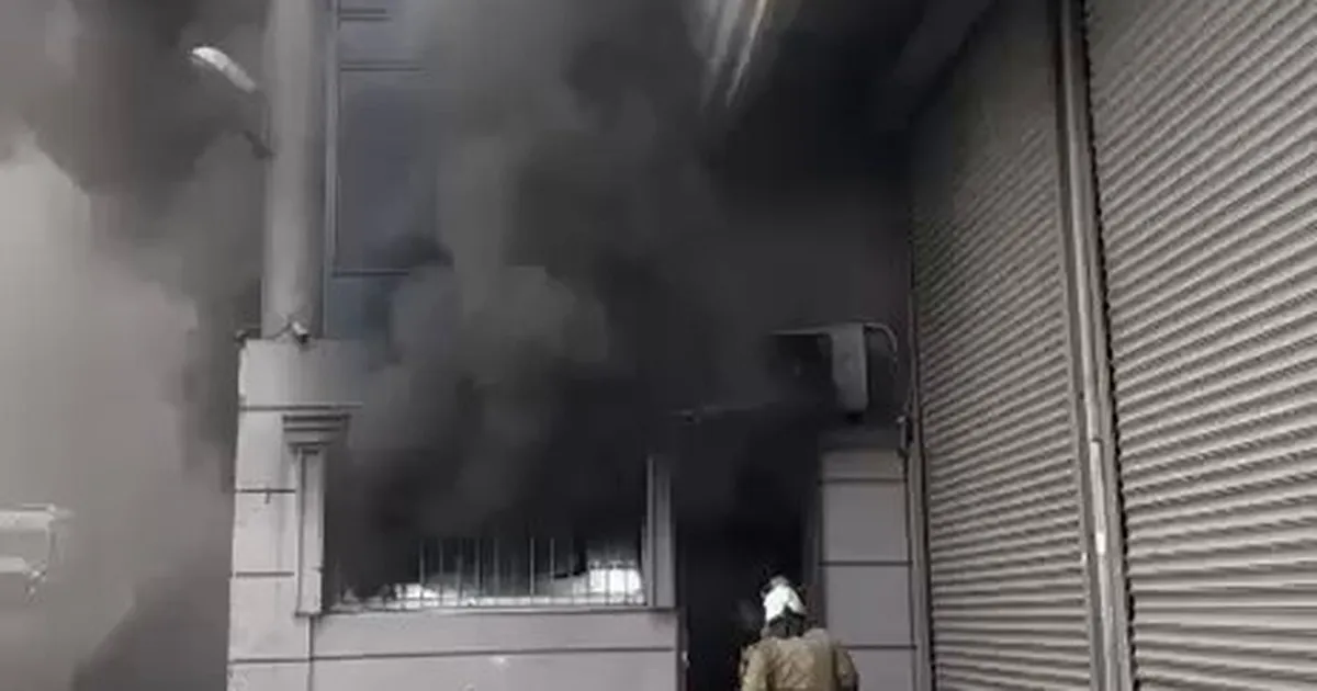 istanbul eyupsultanda is haninda depo yangini 5A4A9yPG