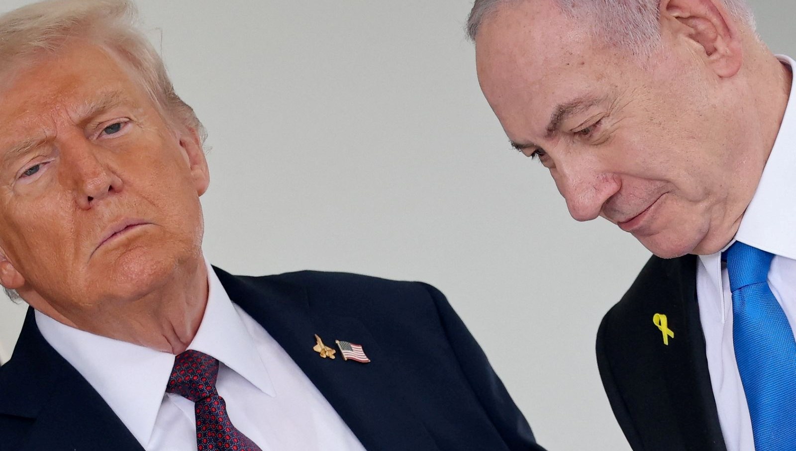 trump ve f 22 rozeti yine sahnede abd baskani bu rozeti neden takiyor Ohrph3uy