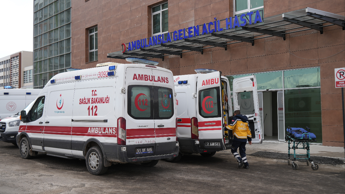 nigdede oto galeri onunde silahli saldiri duzenlendi fgOgeXyr.jpg