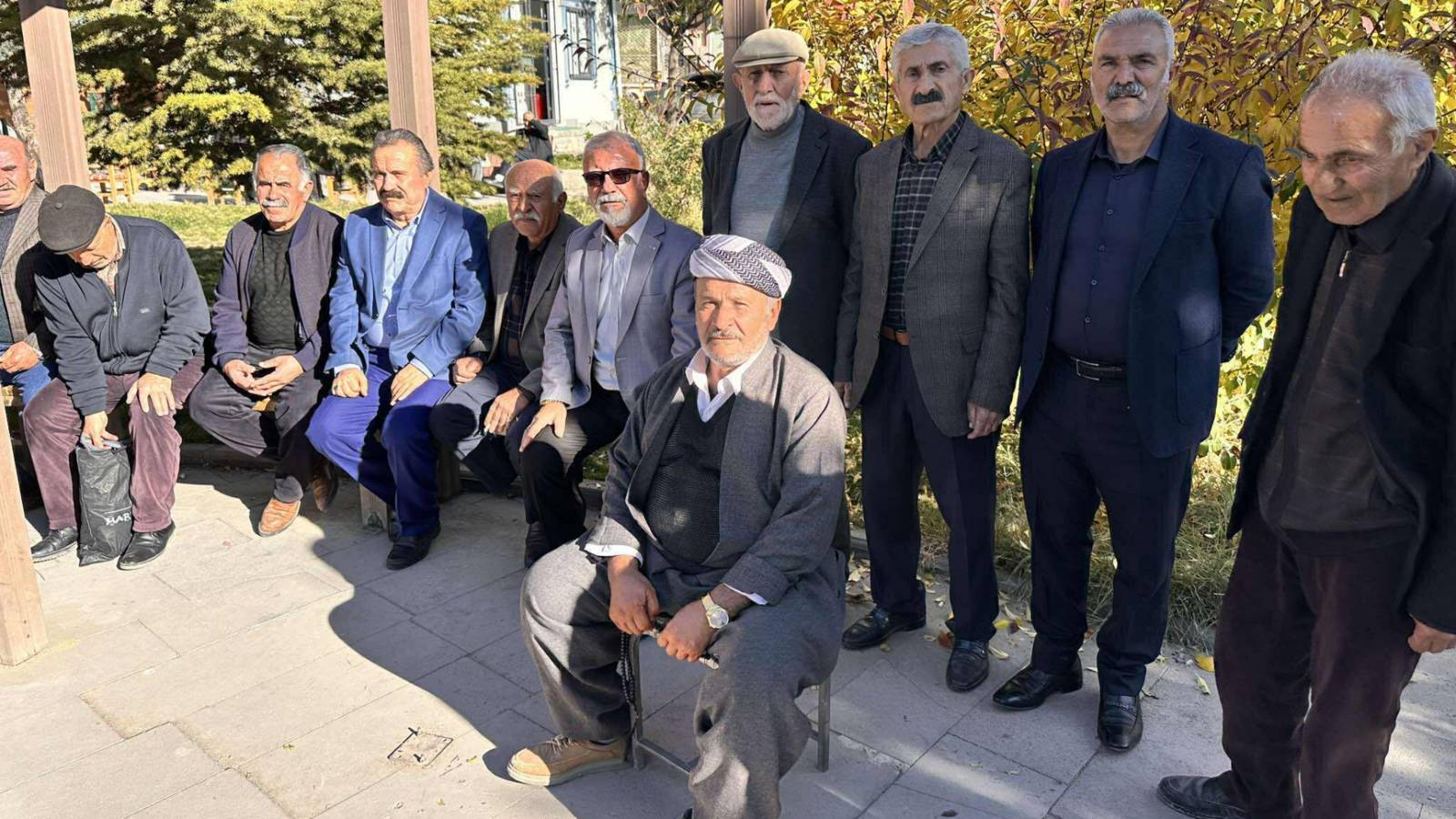 vanli emekliler olume terk ettiler mezarimizi kazip bizi gommeye bile tenezzul etmiyorlar 4pMS93b3.png